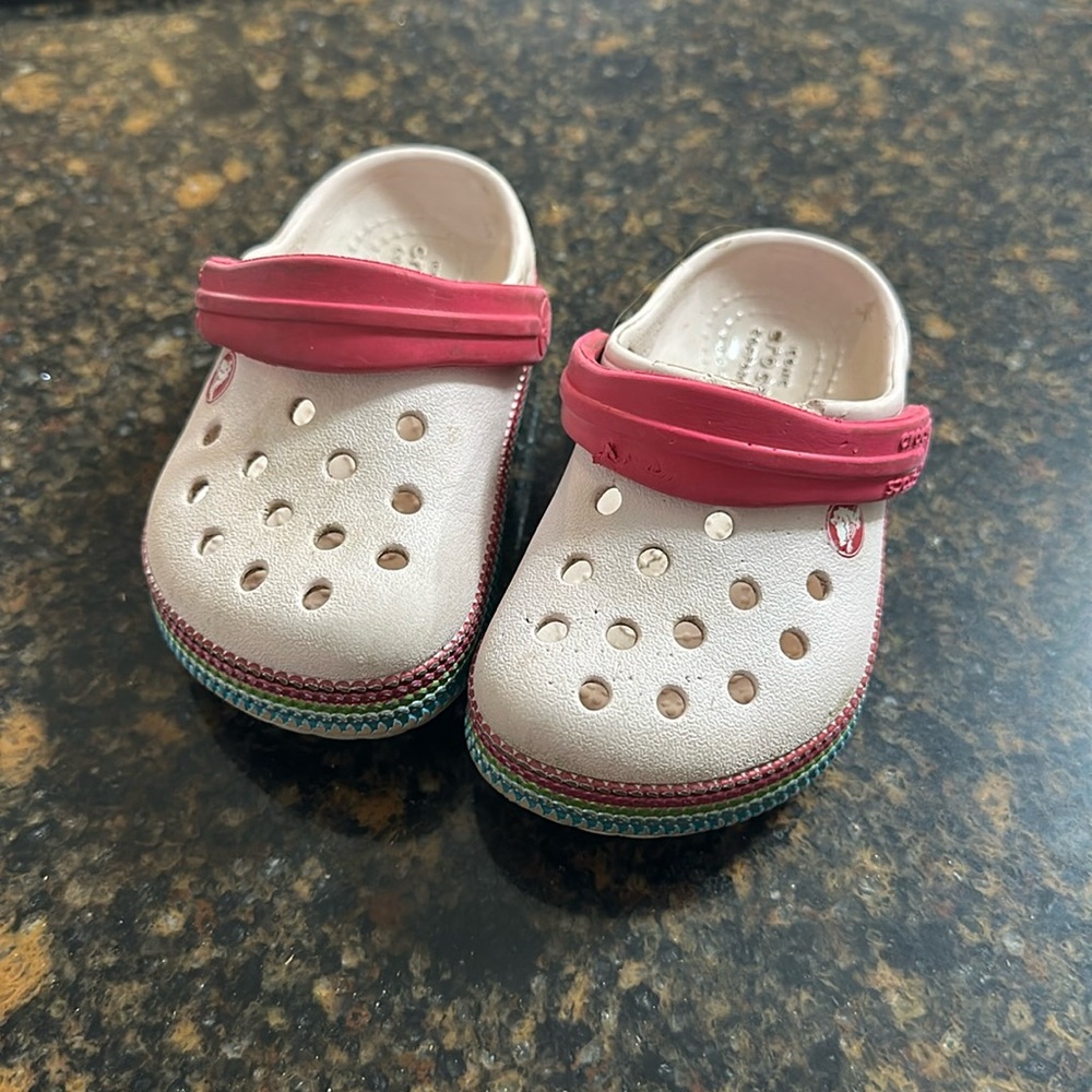 Girls crocs